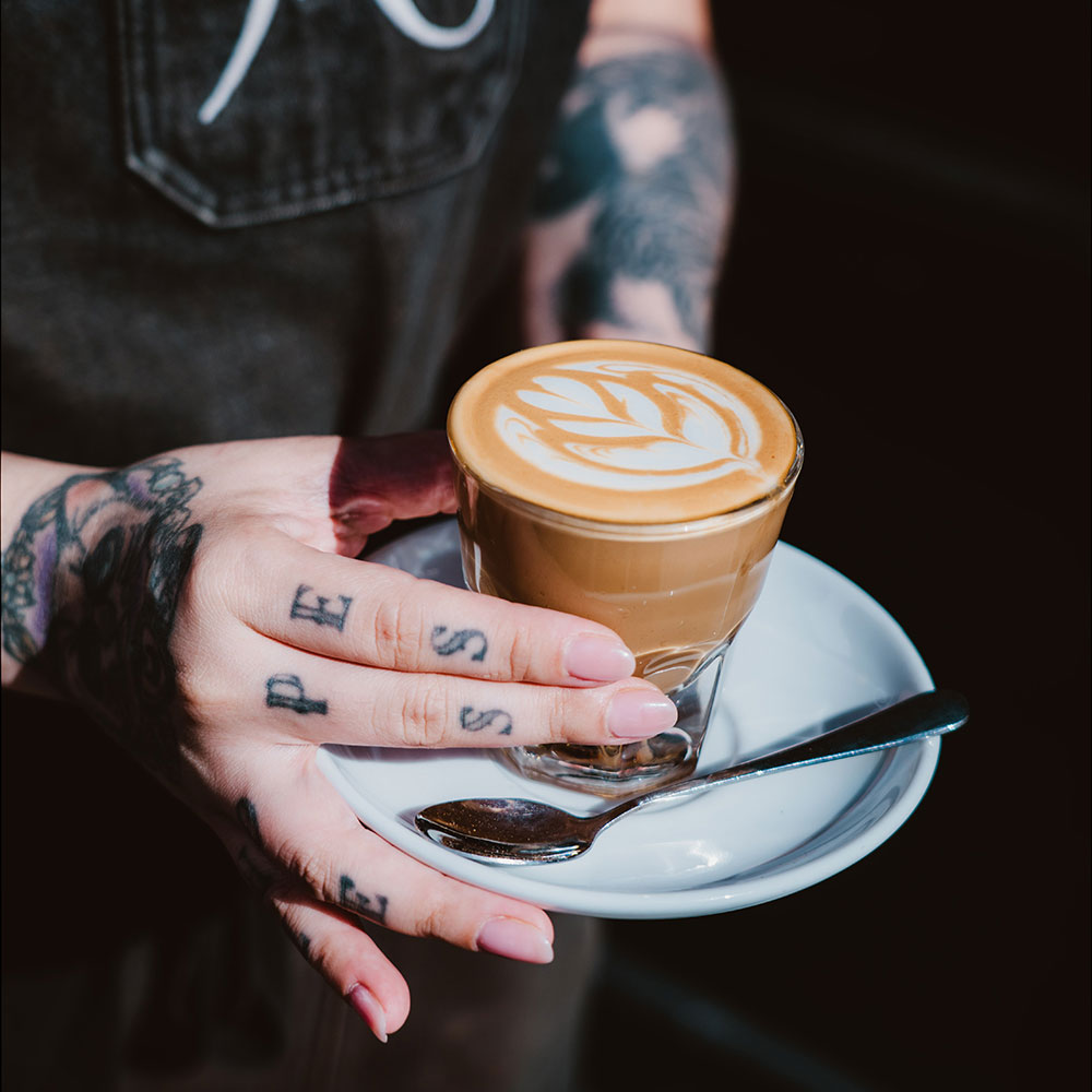 Coffee drink with leaf milk design